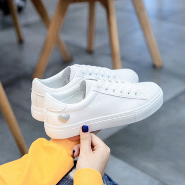 Women Canvas Shoes Women Casual Flats Heart Lace-up Fashion Ladies Spring/Autumn Shoes designer White Sneakers EUR Size 36-42